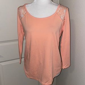 Used SO name brand medium sleeves beige top